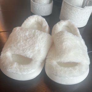 SHEIN Fuzzy Slippers